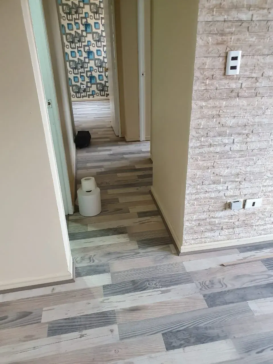 Pisos claros; imagen de instalación publicada por Pisos Alemanes